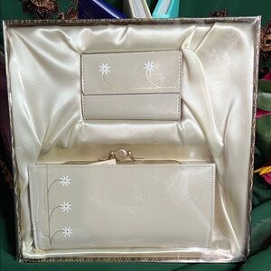 Elegant Cream Wallet and Card Holder Set